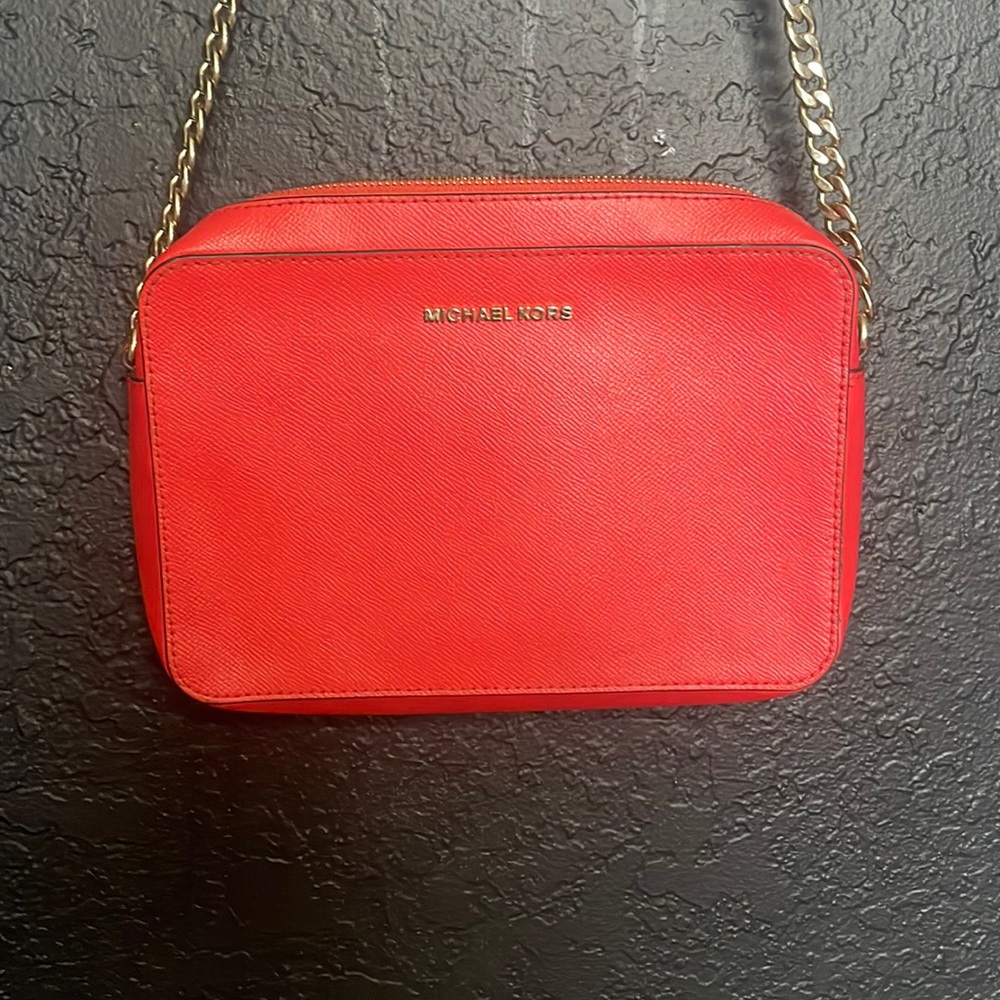 Micheal kors crossbody purse!